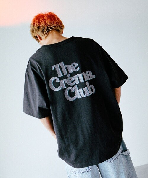 FREAK'S STORE(フリークスストア)の「The Crema Club/ザ クレマ クラブ 【別注】 バックチェーン刺繍 ロゴ Tシャツ(Tシャツ/カットソー・メンズ・ホワイト/ブラック・MEDIUM/LARGE)」の2枚目の写真