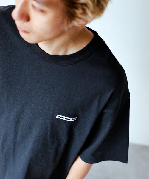 FREAK'S STORE(フリークスストア)の「The Crema Club/ザ クレマ クラブ 【別注】 バックチェーン刺繍 ロゴ Tシャツ(Tシャツ/カットソー・メンズ・ホワイト/ブラック・MEDIUM/LARGE)」の18枚目の写真