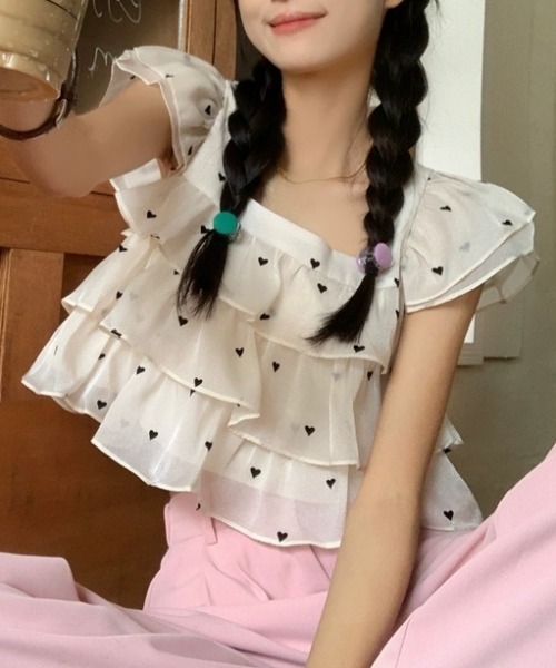 Achic(アシック)の「スクエアネックフリルブラウス(シャツ/ブラウス・レディース・ベージュ・M)」の6枚目の写真