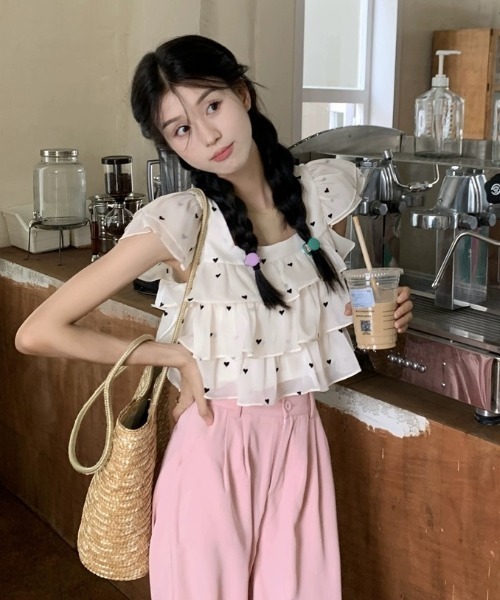 Achic(アシック)の「スクエアネックフリルブラウス(シャツ/ブラウス・レディース・ベージュ・M)」の9枚目の写真