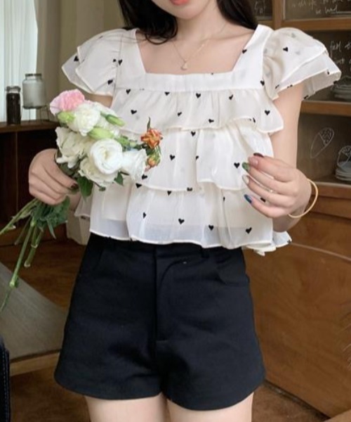 Achic(アシック)の「スクエアネックフリルブラウス(シャツ/ブラウス・レディース・ベージュ・M)」の12枚目の写真