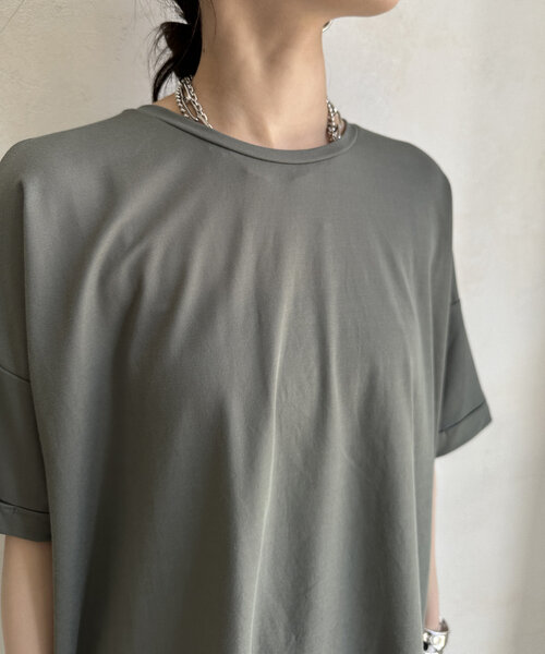 DouDou(ドゥドゥ)の「【WEB限定】バックファスナー異素材切替プルオーバー(Tシャツ/カットソー・レディース・ブラック/ライトベージュ/カーキ・FREE)」の4枚目の写真