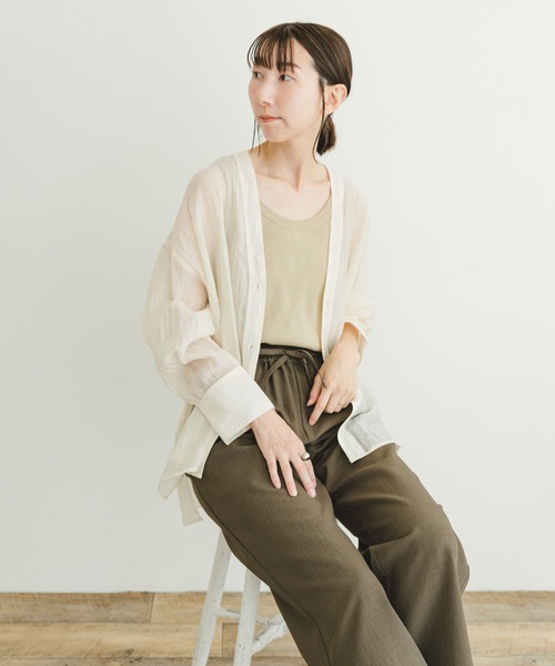 ITEMS URBANRESEARCH（アイテムズ アーバンリサーチ）の「Vネックシアーブラウス（シャツ/ブラウス・レディース・パープル/オフホワイト/ブラウン・FREE）」の6枚目の写真