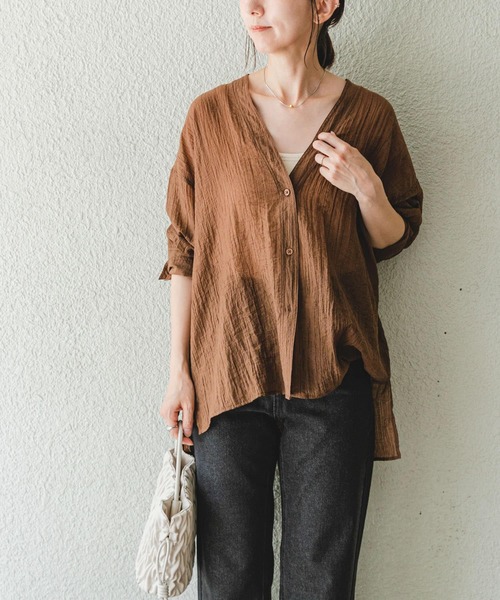 ITEMS URBANRESEARCH（アイテムズ アーバンリサーチ）の「Vネックシアーブラウス（シャツ/ブラウス・レディース・パープル/オフホワイト/ブラウン・FREE）」の12枚目の写真