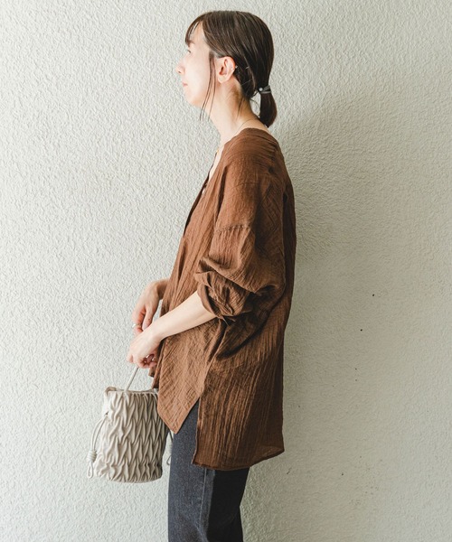 ITEMS URBANRESEARCH（アイテムズ アーバンリサーチ）の「Vネックシアーブラウス（シャツ/ブラウス・レディース・パープル/オフホワイト/ブラウン・FREE）」の14枚目の写真