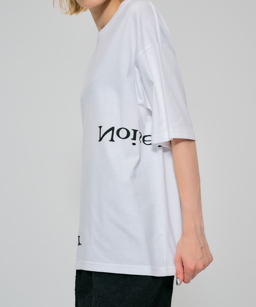 NOISE MAKER（ノイズメーカー）の「upside-down logo オーバーサイズTシャツ（Tシャツ/カットソー・レディース・ホワイト/ブラック・38/36）」の3枚目の写真