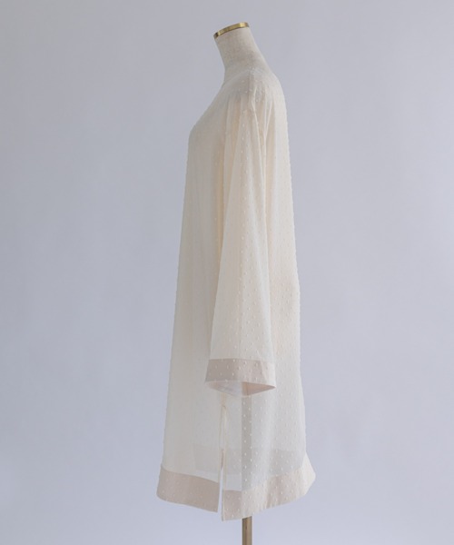 EN NEUME(エンノイム)の「Sheer Dot Tunic(シャツ/ブラウス・レディース・アイボリー/ブラック・FREE)」の3枚目の写真