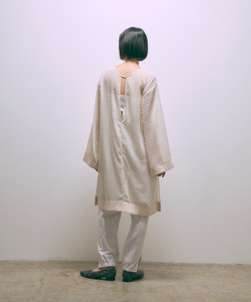 EN NEUME(エンノイム)の「Sheer Dot Tunic(シャツ/ブラウス・レディース・アイボリー/ブラック・FREE)」の17枚目の写真