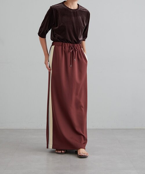 earthy（アーシー）の「【春まで使える！】ベロアTee（Tシャツ/カットソー・レディース・ネイビー/ブラウン/ライトベージュ・FREE）」の4枚目の写真