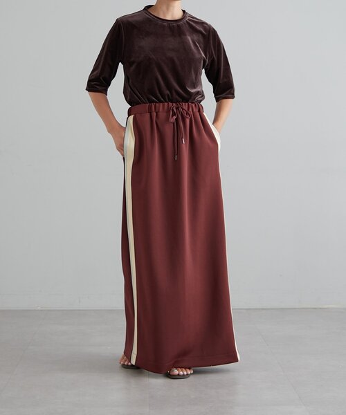 earthy（アーシー）の「【春まで使える！】ベロアTee（Tシャツ/カットソー・レディース・ネイビー/ブラウン/ライトベージュ・FREE）」の5枚目の写真