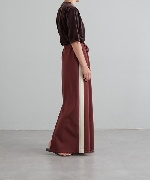 earthy（アーシー）の「【春まで使える！】ベロアTee（Tシャツ/カットソー・レディース・ネイビー/ブラウン/ライトベージュ・FREE）」の6枚目の写真