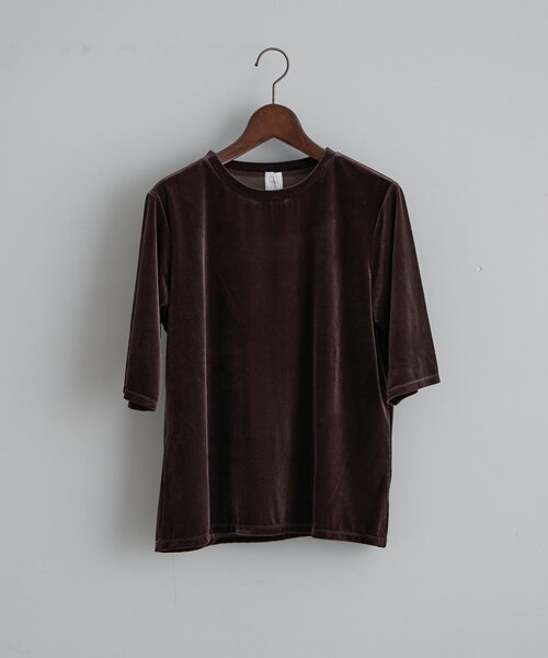 earthy（アーシー）の「【春まで使える！】ベロアTee（Tシャツ/カットソー・レディース・ネイビー/ブラウン/ライトベージュ・FREE）」の11枚目の写真