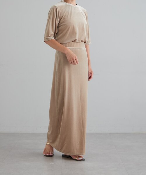 earthy（アーシー）の「【春まで使える！】ベロアTee（Tシャツ/カットソー・レディース・ネイビー/ブラウン/ライトベージュ・FREE）」の12枚目の写真