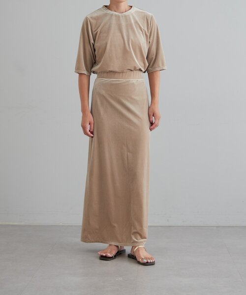 earthy（アーシー）の「【春まで使える！】ベロアTee（Tシャツ/カットソー・レディース・ネイビー/ブラウン/ライトベージュ・FREE）」の13枚目の写真