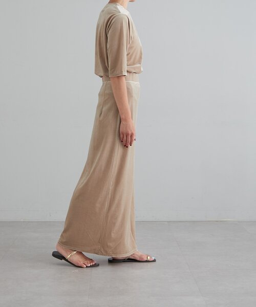 earthy（アーシー）の「【春まで使える！】ベロアTee（Tシャツ/カットソー・レディース・ネイビー/ブラウン/ライトベージュ・FREE）」の14枚目の写真