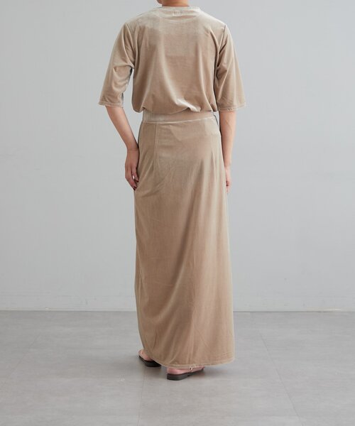 earthy（アーシー）の「【春まで使える！】ベロアTee（Tシャツ/カットソー・レディース・ネイビー/ブラウン/ライトベージュ・FREE）」の16枚目の写真