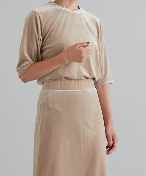 earthy（アーシー）の「【春まで使える！】ベロアTee（Tシャツ/カットソー・レディース・ネイビー/ブラウン/ライトベージュ・FREE）」の17枚目の写真