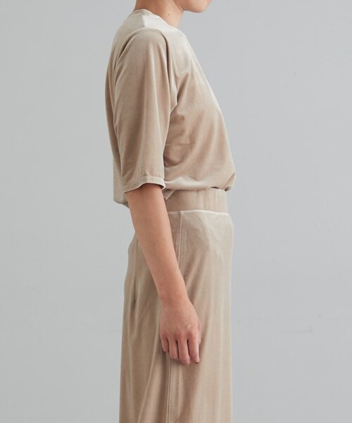 earthy（アーシー）の「【春まで使える！】ベロアTee（Tシャツ/カットソー・レディース・ネイビー/ブラウン/ライトベージュ・FREE）」の18枚目の写真
