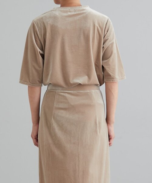 earthy（アーシー）の「【春まで使える！】ベロアTee（Tシャツ/カットソー・レディース・ネイビー/ブラウン/ライトベージュ・FREE）」の19枚目の写真