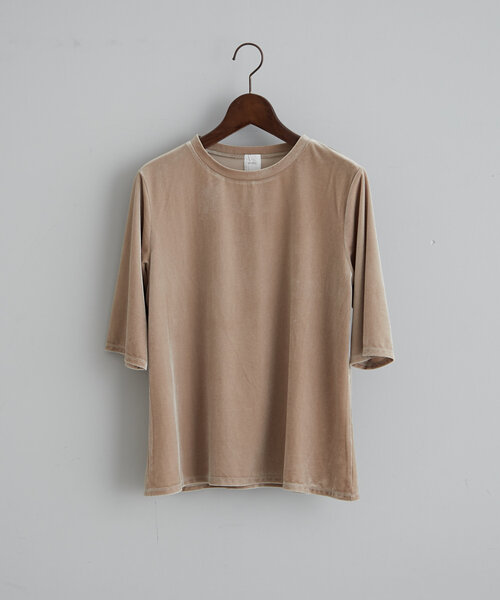 earthy（アーシー）の「【春まで使える！】ベロアTee（Tシャツ/カットソー・レディース・ネイビー/ブラウン/ライトベージュ・FREE）」の20枚目の写真