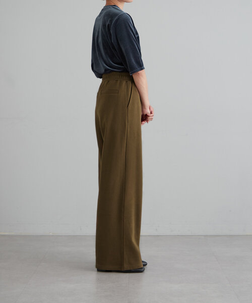 earthy（アーシー）の「【春まで使える！】ベロアTee（Tシャツ/カットソー・レディース・ネイビー/ブラウン/ライトベージュ・FREE）」の22枚目の写真