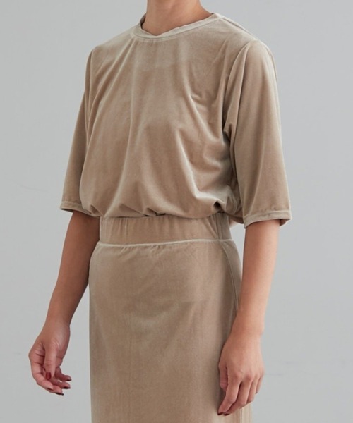 earthy（アーシー）の「【春まで使える！】ベロアTee（Tシャツ/カットソー・レディース・ネイビー/ブラウン/ライトベージュ・FREE）」の3枚目の写真