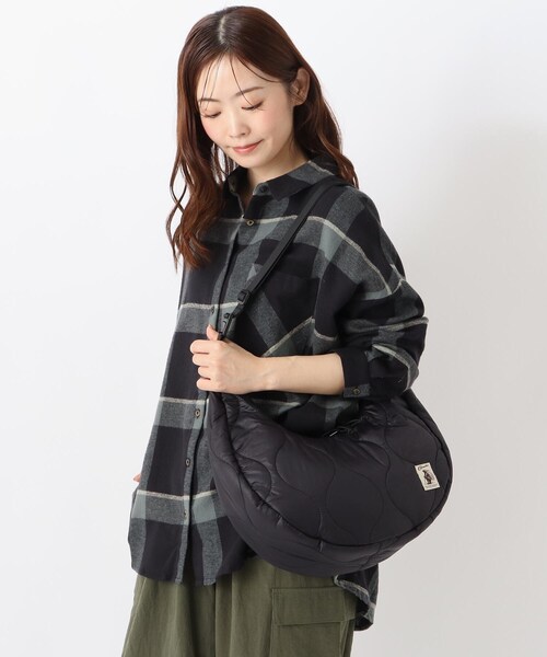 one'sterrace（ワンズテラス）の「COBMASTER キルトバナナショルダー（ショルダーバッグ・レディース・カーキ系5/ホワイト系9/ブラック系8・99）」の13枚目の写真
