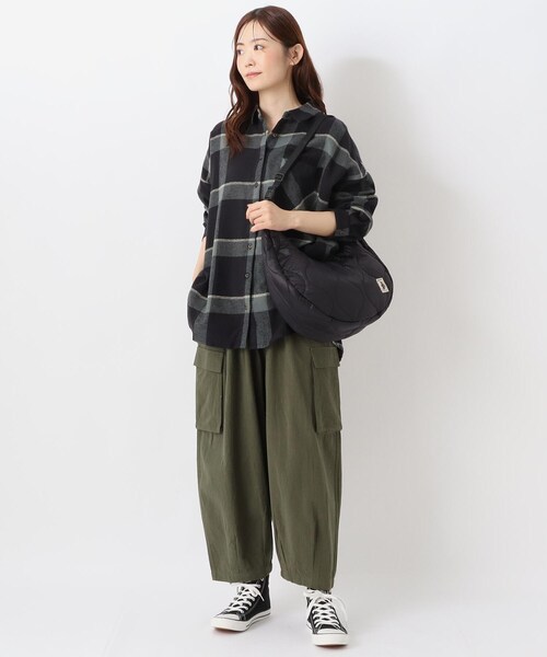 one'sterrace（ワンズテラス）の「COBMASTER キルトバナナショルダー（ショルダーバッグ・レディース・カーキ系5/ホワイト系9/ブラック系8・99）」の14枚目の写真