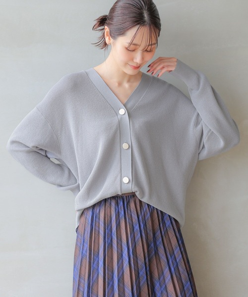 GLOBAL WORK（グローバルワーク）の「スッキレイVネックカーディガン/115573（カーディガン/ボレロ・レディース・グレイッシュベージュ/グレイッシュブルー/セージグリーン/コーラルピンク/ブラック・REGULAR/SHORT）」の19枚目の写真