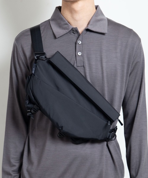 NoiR/ノアール(ノアール)の「NoiR ノアールHexa shoulder/ヘキサ ショルダーバッグ(ショルダーバッグ・メンズ・ブラック/ブラック系その他・FREE)」の4枚目の写真