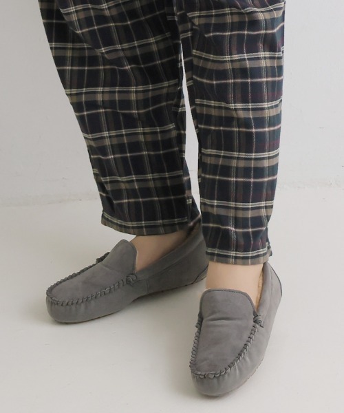DEMETER(デメテル)の「選べる3デザイン ボリュームファー モカシンシューズ(モカシン/デッキシューズ・レディース・ブラック/グレイッシュベージュ/グレー系その他/イエロー系その他/ブラック系その他2/グレー/ブラック系その他/イエロー系その他2/グレー系その他2/キャメル/ベージュ系その他/ベージュ系その他2・S/M/L/LL)」の6枚目の写真