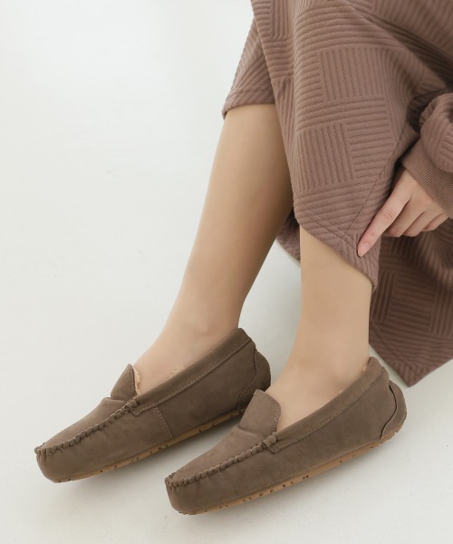 DEMETER(デメテル)の「選べる3デザイン ボリュームファー モカシンシューズ(モカシン/デッキシューズ・レディース・ブラック/グレイッシュベージュ/グレー系その他/イエロー系その他/ブラック系その他2/グレー/ブラック系その他/イエロー系その他2/グレー系その他2/キャメル/ベージュ系その他/ベージュ系その他2・S/M/L/LL)」の8枚目の写真