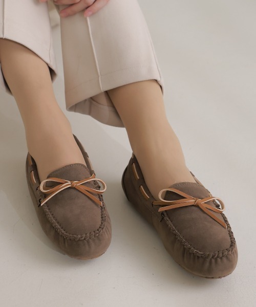 DEMETER(デメテル)の「選べる3デザイン ボリュームファー モカシンシューズ(モカシン/デッキシューズ・レディース・ブラック/グレイッシュベージュ/グレー系その他/イエロー系その他/ブラック系その他2/グレー/ブラック系その他/イエロー系その他2/グレー系その他2/キャメル/ベージュ系その他/ベージュ系その他2・S/M/L/LL)」の10枚目の写真