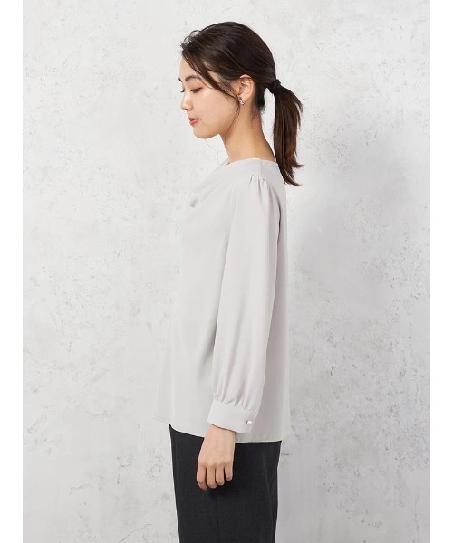 HARUYAMA（ハルヤマ）の「【ストレッチ】ラチネ織 ドレープネックブラウス 9分袖 ウォッシャブル SOFFICE 通年（シャツ/ブラウス・レディース・ライトグレー/ブラウン・S/M/L/LL）」の5枚目の写真