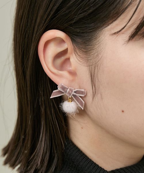 ROPE' PICNIC（ロペピクニック）の「ベルベットリボン×シャギーボールプチピアス（ピアス（両耳用）・レディース・グリーン系その他/ベージュ/オレンジ系その他・FREE）」の4枚目の写真