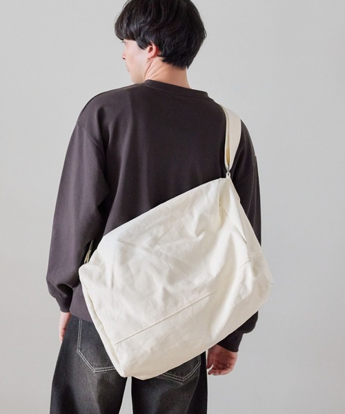 LAKOLE（ラコレ）の「キャンバスバレルショルダーバッグ / 253221（ショルダーバッグ・メンズ・ライトグレー/ブラック/ナチュラル・FREE）」の3枚目の写真