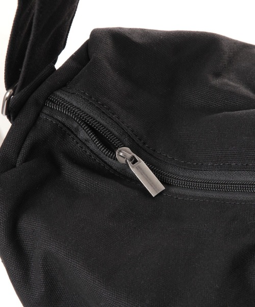 LAKOLE（ラコレ）の「キャンバスバレルショルダーバッグ / 253221（ショルダーバッグ・メンズ・ライトグレー/ブラック/ナチュラル・FREE）」の11枚目の写真