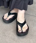 OOFOS(ウーフォス)の「シューズ(サンダル)」