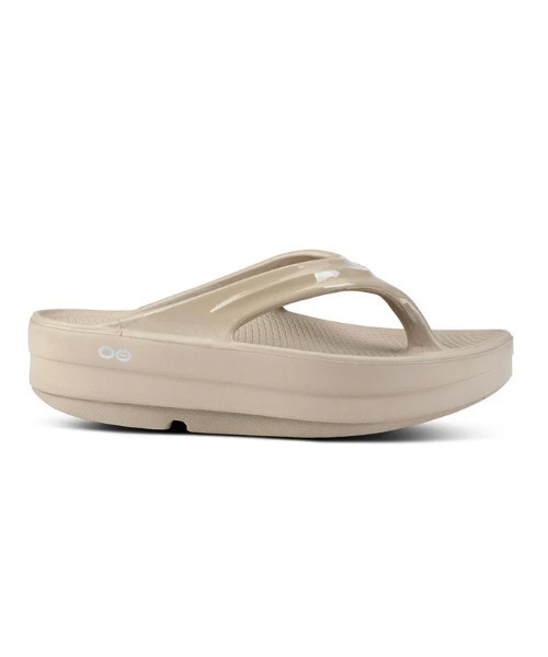 OOFOS(ウーフォス)の「OOFOS/ウーフォス/OOmega(サンダル・レディース・ベージュ/ブラック・7/6/5/8)」の13枚目の写真