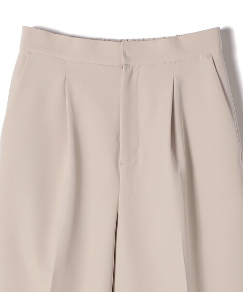 SHIPS Colors（シップス カラーズ）の「SHIPS Colors:〈手洗い可能〉ツインクロス タック パンツ◇（その他パンツ・レディース・ナチュラル/ネイビー・SMALL/MEDIUM）」の4枚目の写真