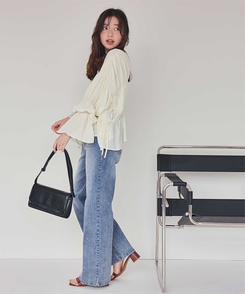 titivate(ティティベイト)の「シャーリングギャザーボリュームブラウス(シャツ/ブラウス・レディース・ブラック/アイボリー/ベージュ・S/M/L)」の10枚目の写真