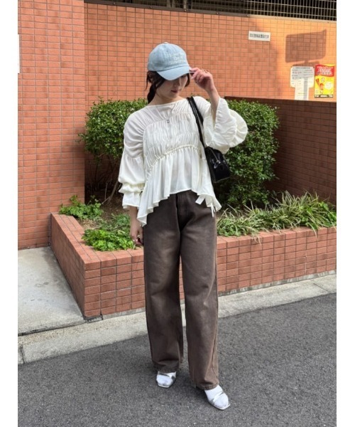 titivate(ティティベイト)の「シャーリングギャザーボリュームブラウス(シャツ/ブラウス・レディース・ブラック/アイボリー/ベージュ・S/M/L)」の5枚目の写真
