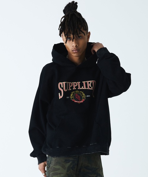 SUPPLIER(サプライヤー)の「フーディー|Vintage Wash Classic College Logo Hoodie|SUPPLIER(パーカー・メンズ・ブラック・S/M/L/XL/XXL)」の2枚目の写真