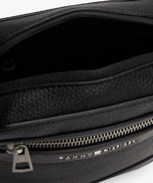 TOMMY HILFIGER（トミーヒルフィガー）の「セントラルミニリポーターバッグ（ボディバッグ/ウエストポーチ・メンズ・ブラック・FREE）」の6枚目の写真
