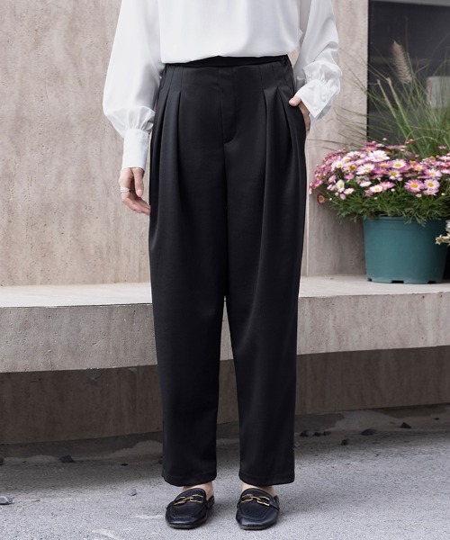 Doux Belle(ドゥーベル)の「ワイドシルエットテーパードパンツ(スラックス・レディース・ベージュ/ブラック・MEDIUM)」の21枚目の写真