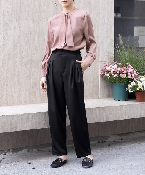 Doux Belle(ドゥーベル)の「ワイドシルエットテーパードパンツ(スラックス・レディース・ベージュ/ブラック・MEDIUM)」の18枚目の写真