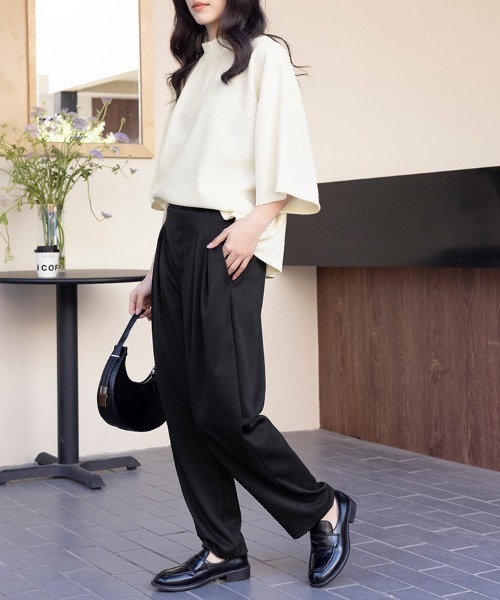 Doux Belle(ドゥーベル)の「ワイドシルエットテーパードパンツ(スラックス・レディース・ベージュ/ブラック・MEDIUM)」の17枚目の写真