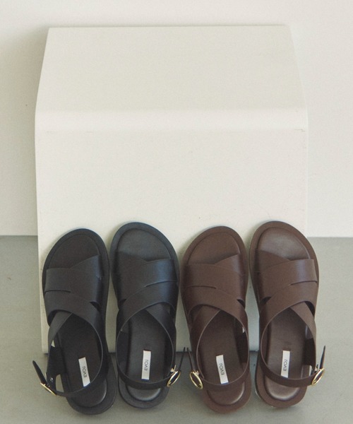 Doux archives（ドゥアルシーヴ）の「クロスデザインフラットサンダル（サンダル・レディース・ブラウン/ブラック・24.5/23.5）」の5枚目の写真