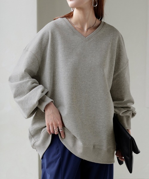 HUG.U（ハグユー）の「「神スウェット誕生」 抜け感 Vネック × ぽわん袖 スウェット（スウェット・レディース・アイボリー/ブラック/グリーン/ライトブルー/カーキブラウン/レッド/ライトグレー/オレンジ/ダークグレー/イエロー・FREE）」の3枚目の写真