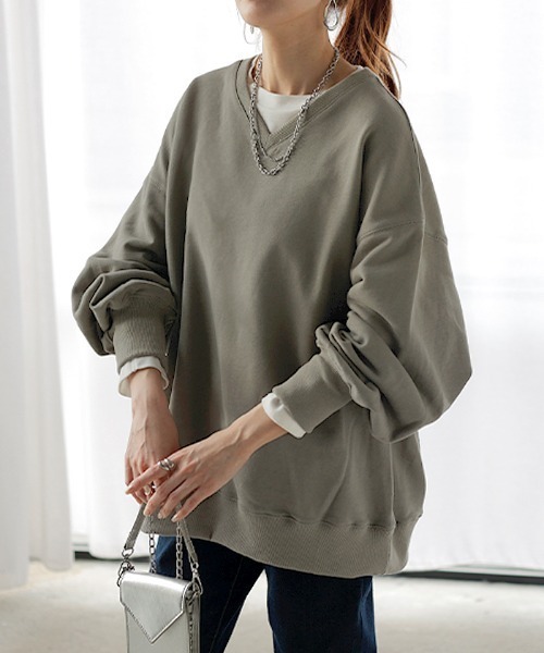 HUG.U（ハグユー）の「「神スウェット誕生」 抜け感 Vネック × ぽわん袖 スウェット（スウェット・レディース・アイボリー/ブラック/グリーン/ライトブルー/カーキブラウン/レッド/ライトグレー/オレンジ/ダークグレー/イエロー・FREE）」の5枚目の写真